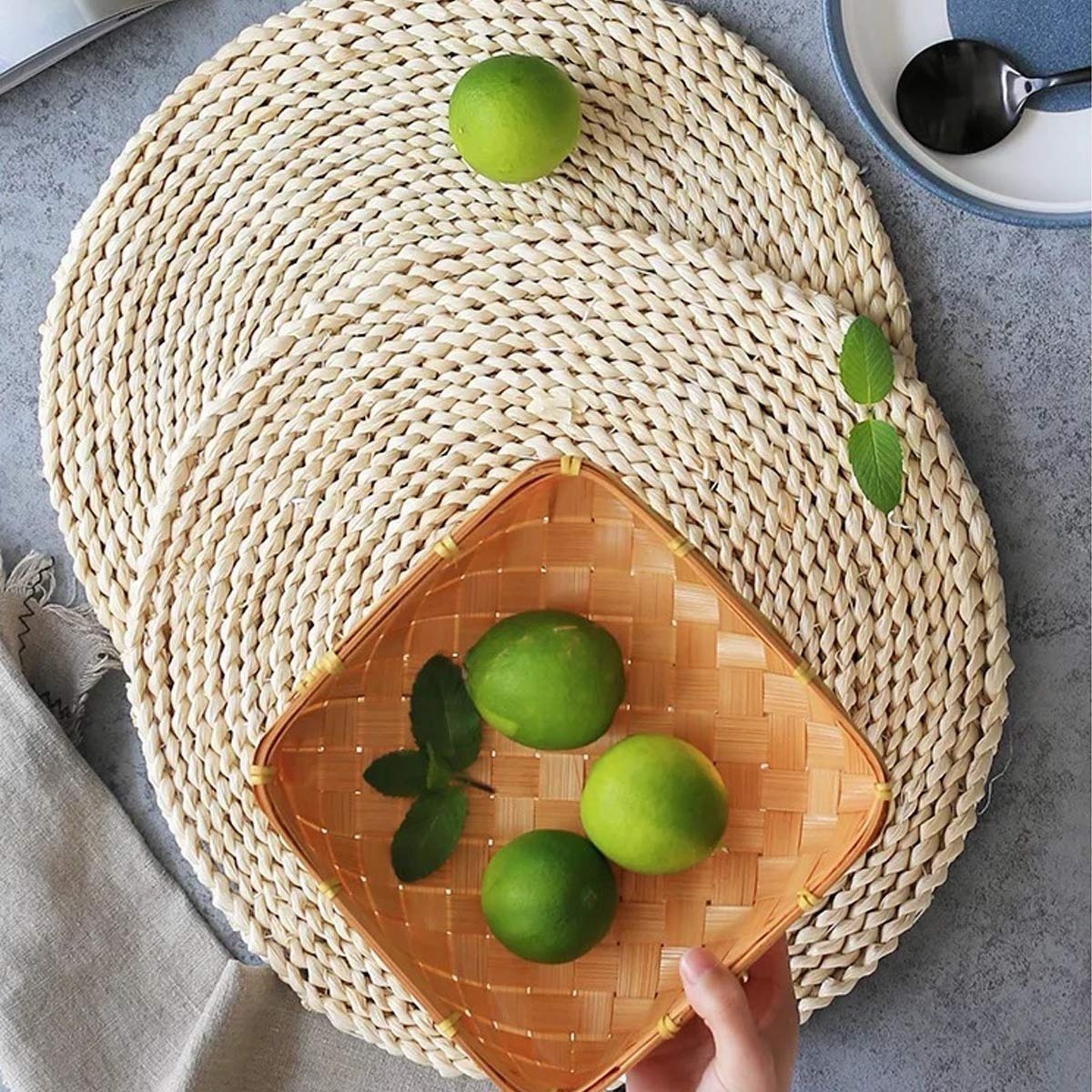 Natural Handmade Water Hyacinth Rattan Set Placemats Coaster For Table Handicraft Wholesale charger plates wicker rattan charger