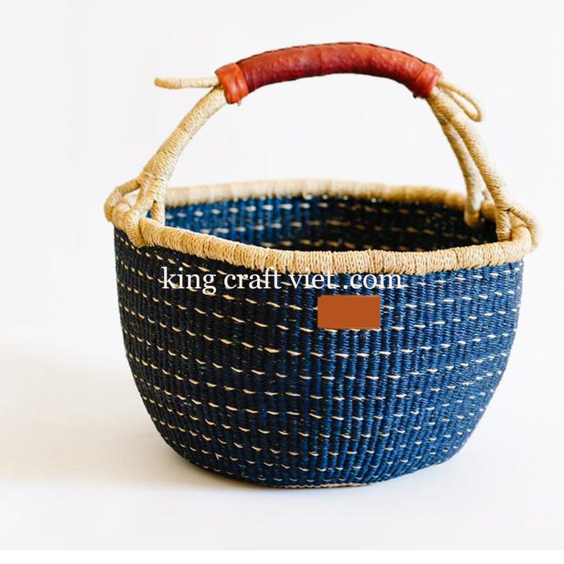 Wholesale Handwoven Navy Seagrass Bolga basket Cheap price straw picnic baskets wicker storage basket made in Vietnam