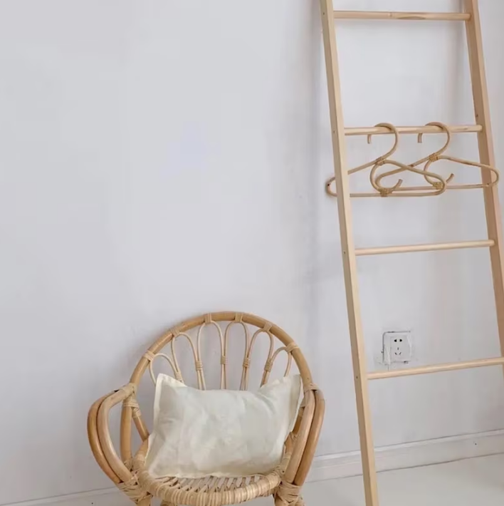 Hot Selling Vintage Rattan Hanger Kids Garments Organizer Rack Wall Hanging Flat Basket Placemat vintage style