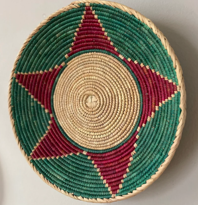 Best Selling Rattan Red Star Dark Green Handmade Wall Basket African Basket Decor The Table Tea is Made in Vietnam