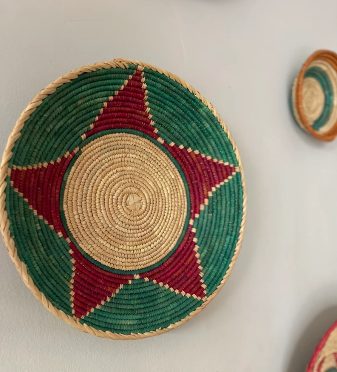 Best Selling Rattan Red Star Dark Green Handmade Wall Basket African Basket Decor The Table Tea is Made in Vietnam