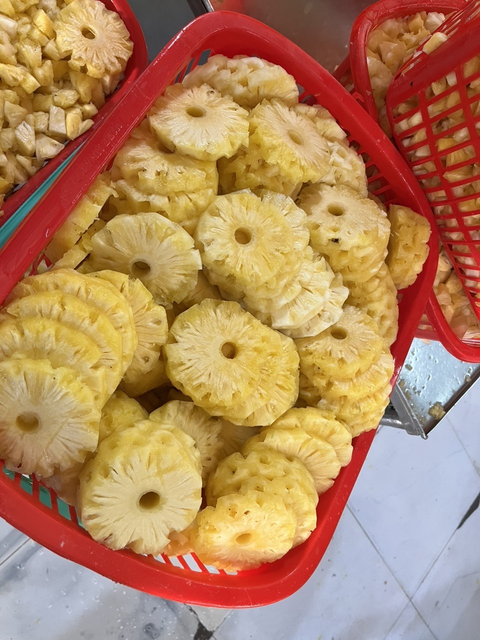 Canned pineapple is made from 100% Vietnamese pineapple