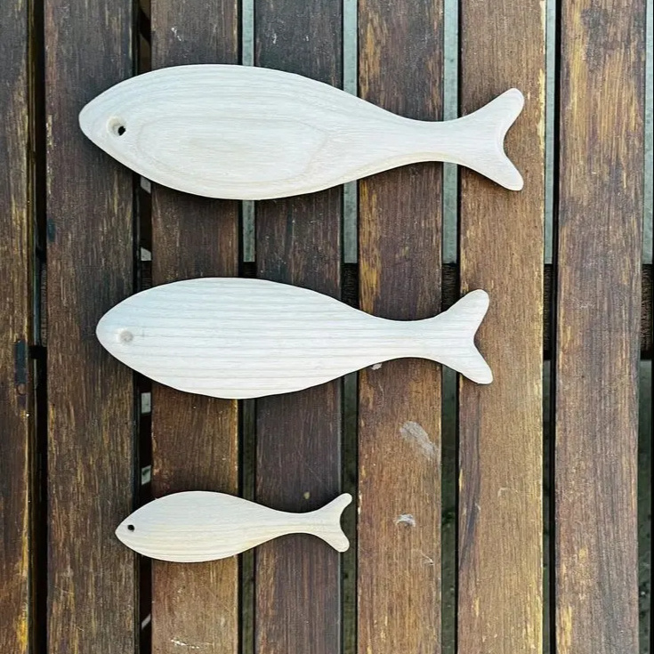 Simple wooden fish plain white unique style safe pet toy hot selling cat scratching toy