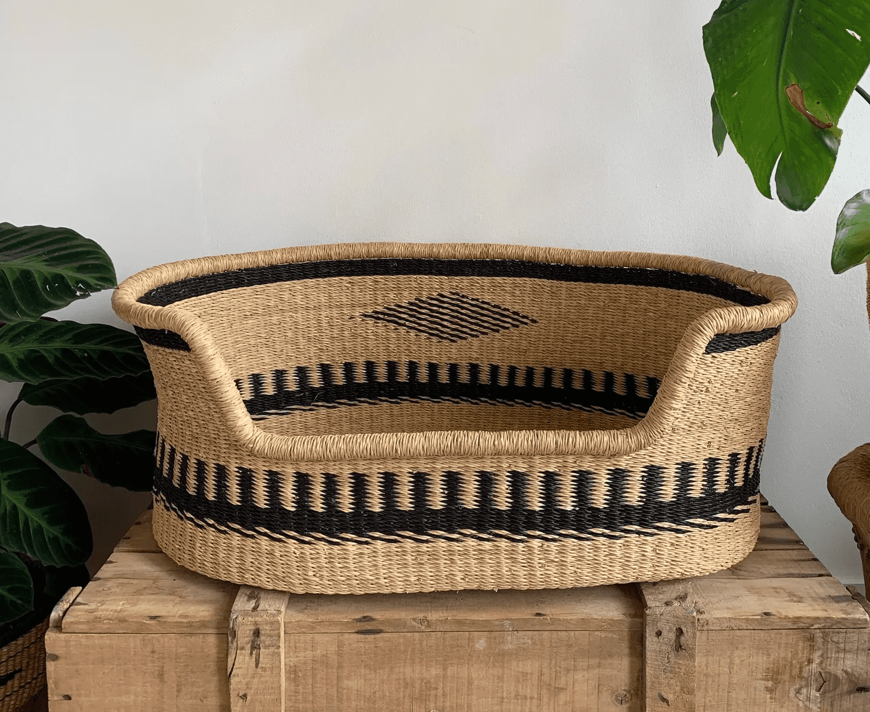 PERFECT Pet Bed Basket, Comfortable Bed for Dog and cat FRIENDLY ENVIRONMENT Organic rattan