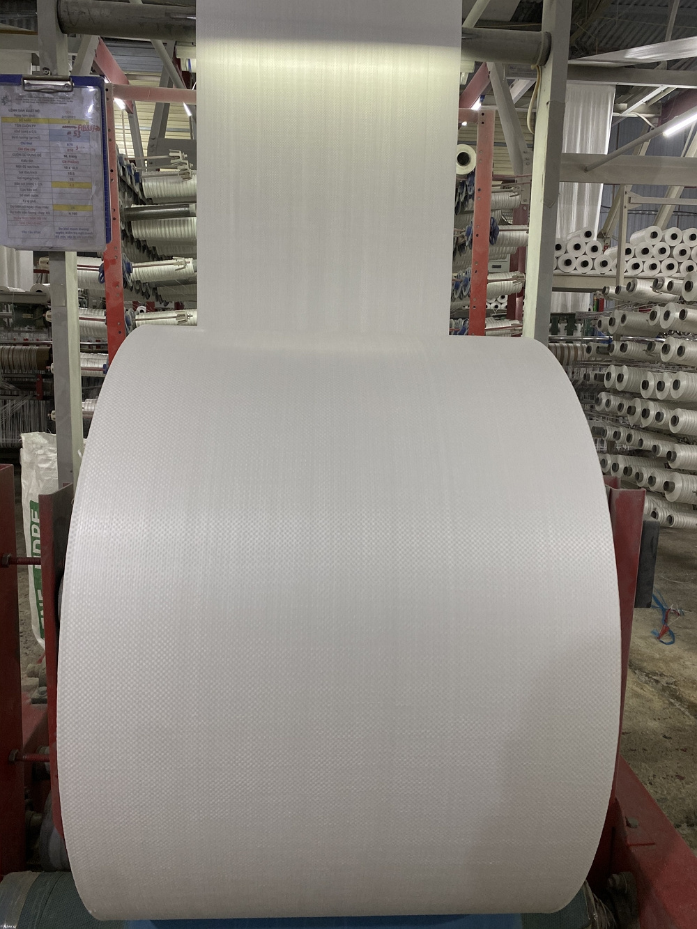 Vietnam Suppliers Woven Bag Material Woven Polypropylene Fabric In Roll PP Woven Bag Rolls Woven Roll Polypropylene