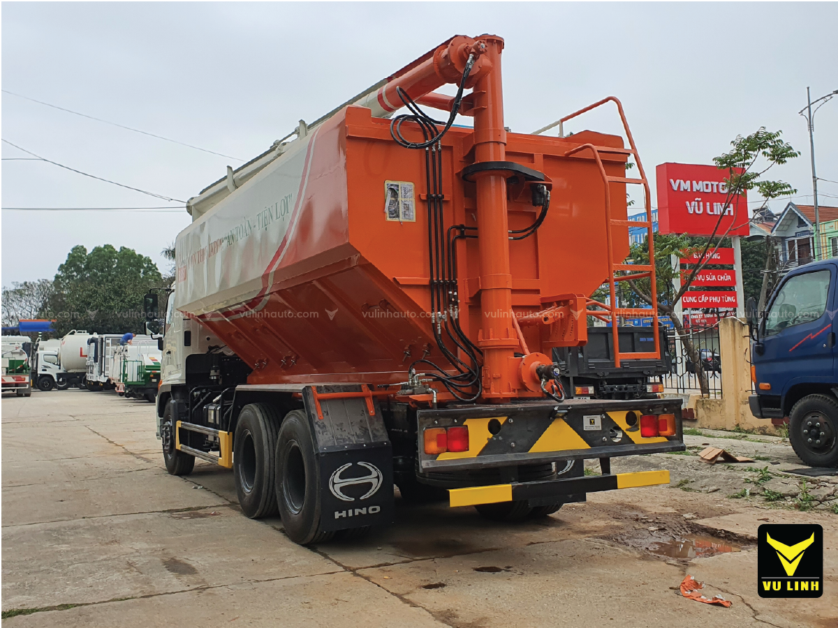 Vu Linh Auto HINO FM feed truck 22m3 Animal feed tank truck feed truck in stock HINO brand