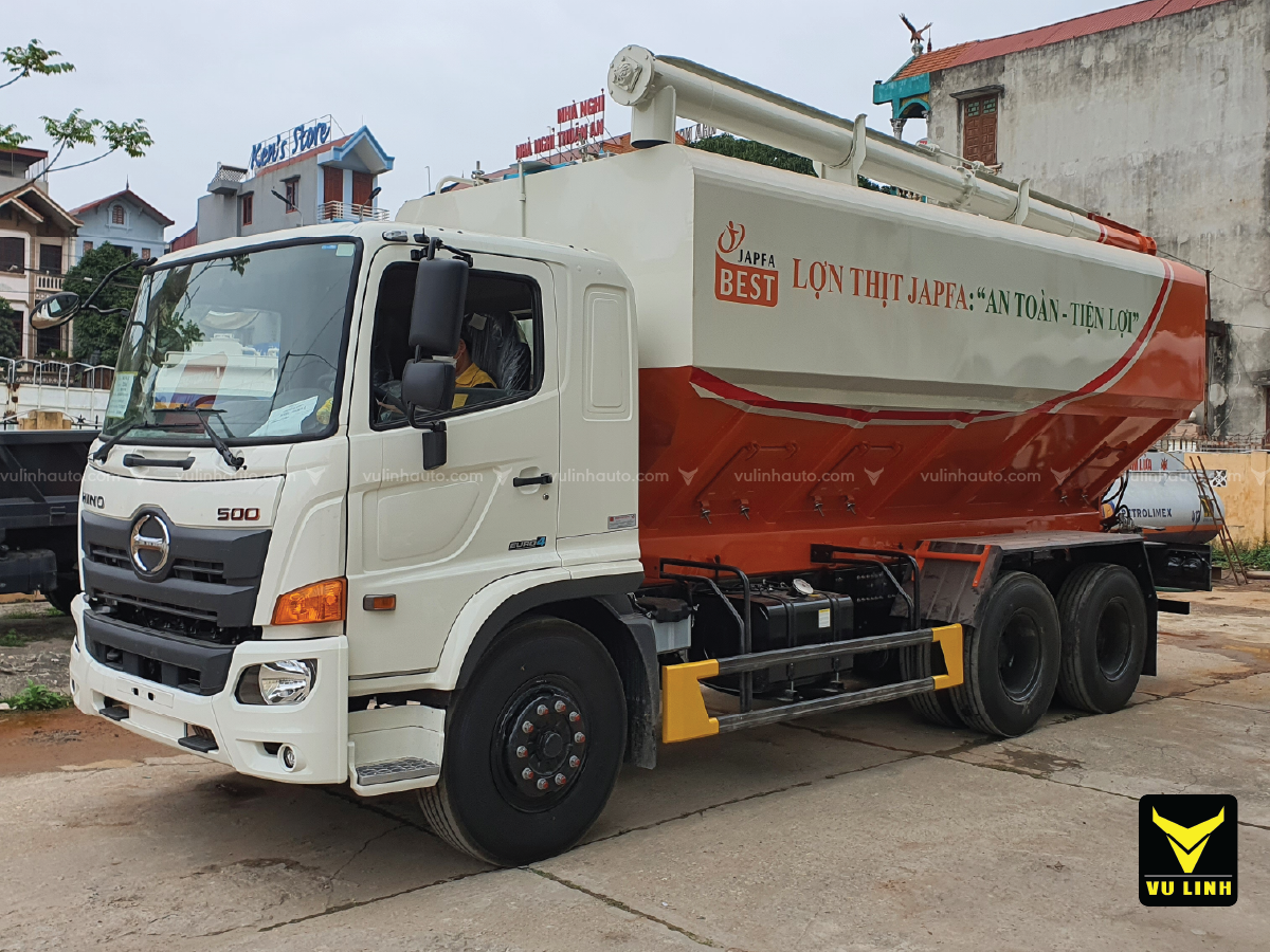 Vu Linh Auto HINO FM feed truck 22m3 Animal feed tank truck feed truck in stock HINO brand