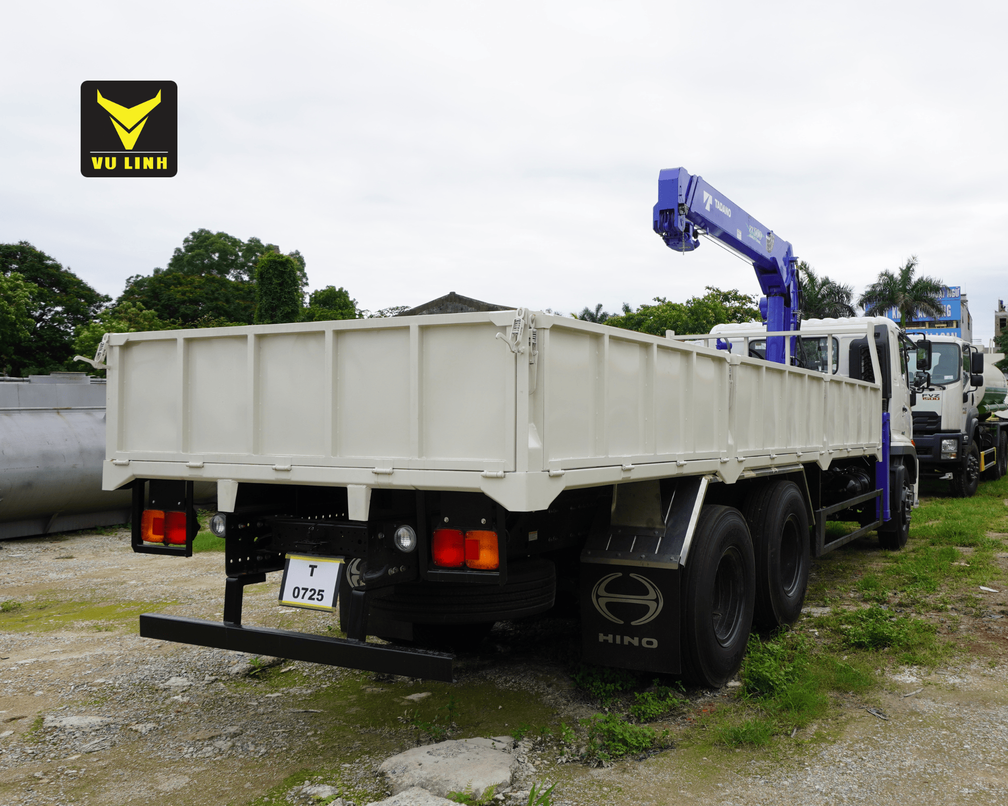 Truck mounted crane HINO FL 5 ton new 100% genuine imported by VU LINH AUTO 2023 from Vietnam for construction