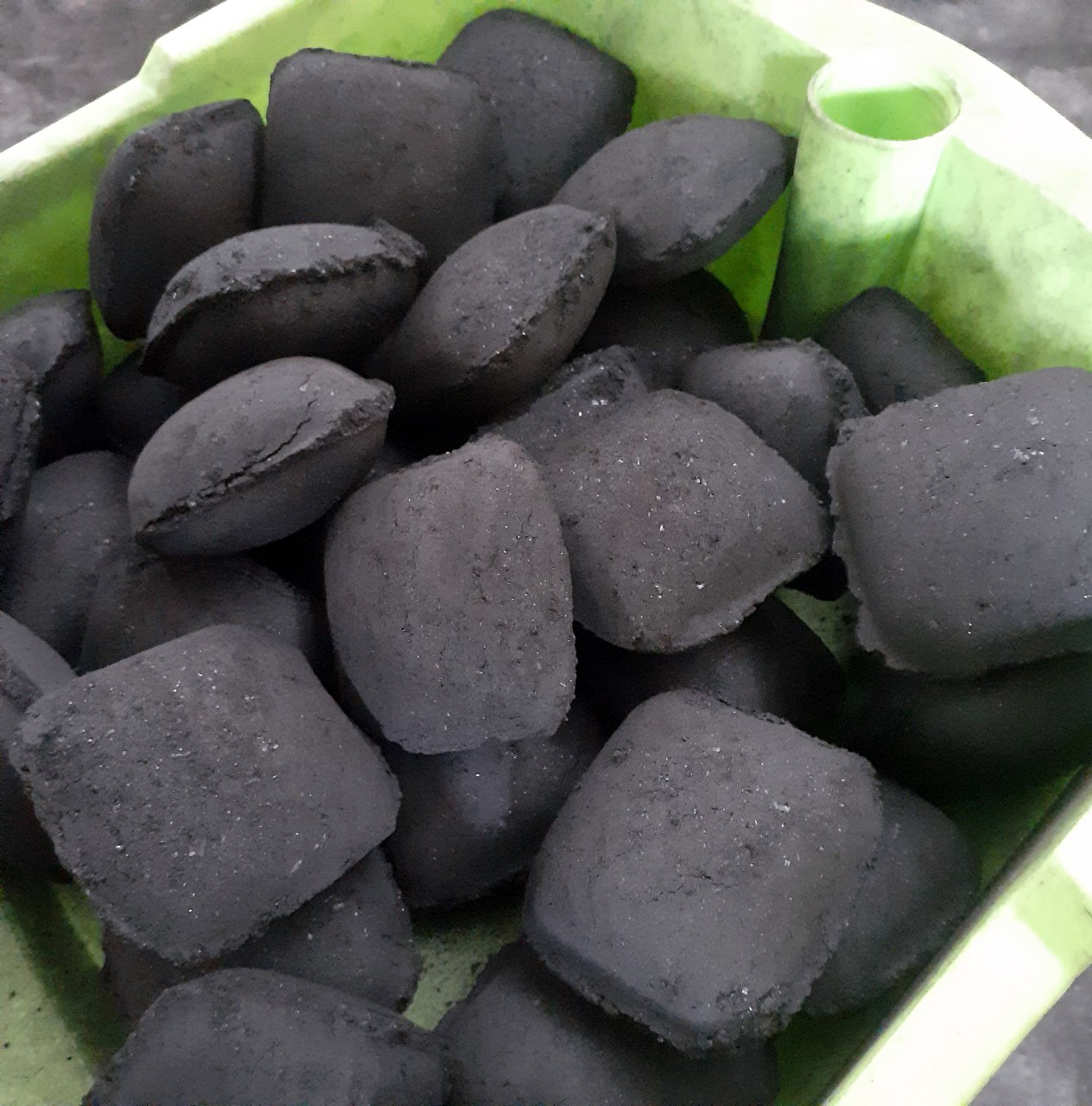 Coconut Shell Charcoal or Coconut Shell Cube Charcoal for Hookah/ Shisha Smoking from Vietnam Factory Briquette Black Charcoal