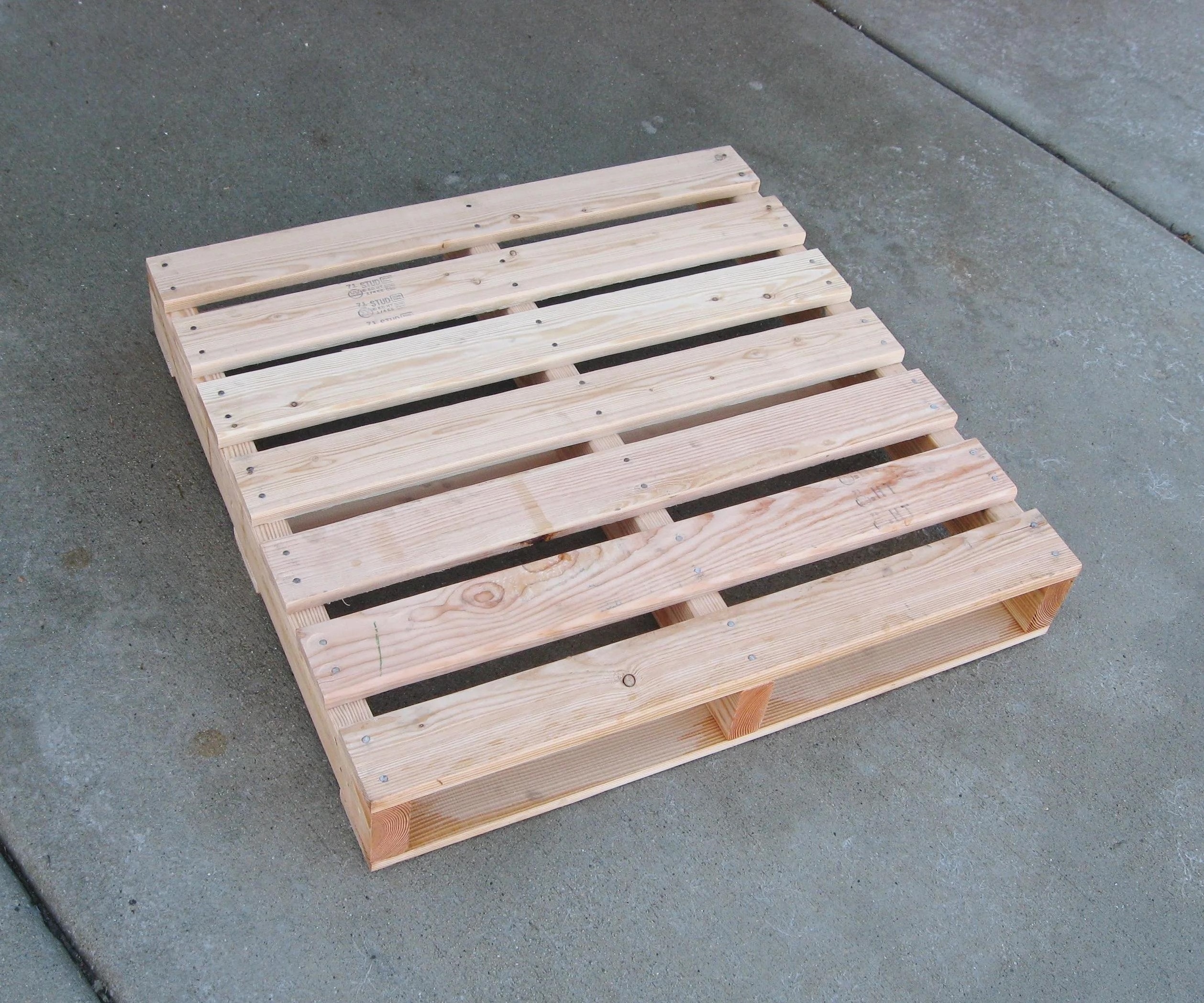 100 % Natural  Wooden Pallets - Wholesale  wood pallet -Cheap Price Transport Board Pine Solid Wood