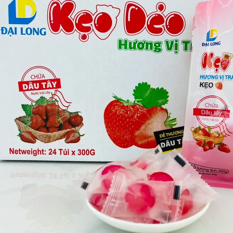 3D strawberry-shaped gummy candy with rich flavor extracted from natural fresh fruits suitable for all ages, Dai Long brand