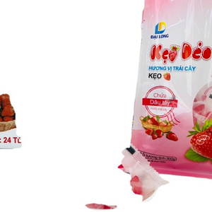 3D strawberry-shaped gummy candy with rich flavor extracted from natural fresh fruits suitable for all ages, Dai Long brand