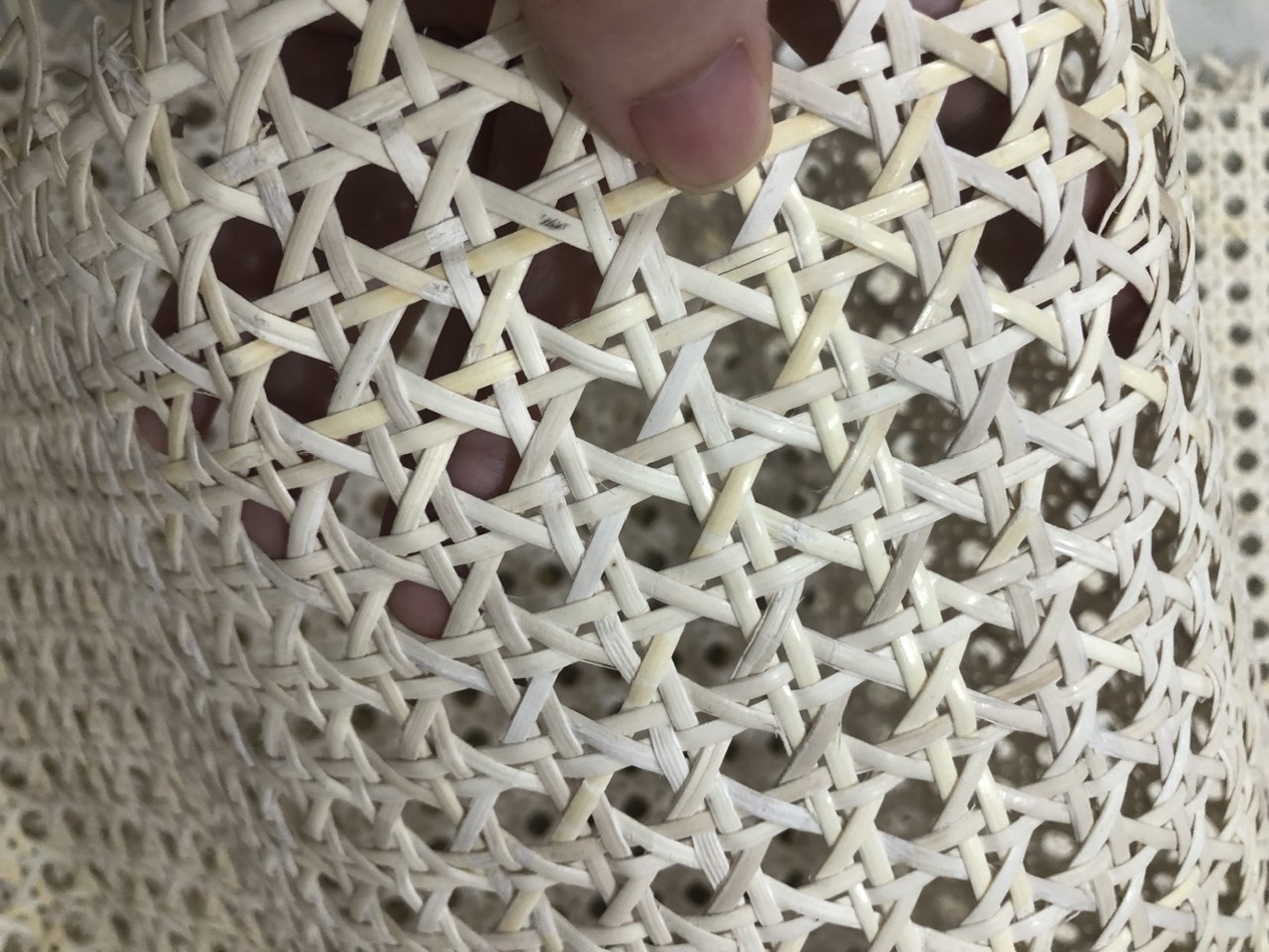 Natural Top quality Outdoor Furniture Raw Material Artificial Processing Natural Mesh Roll Woven Rattan Webbing Roll