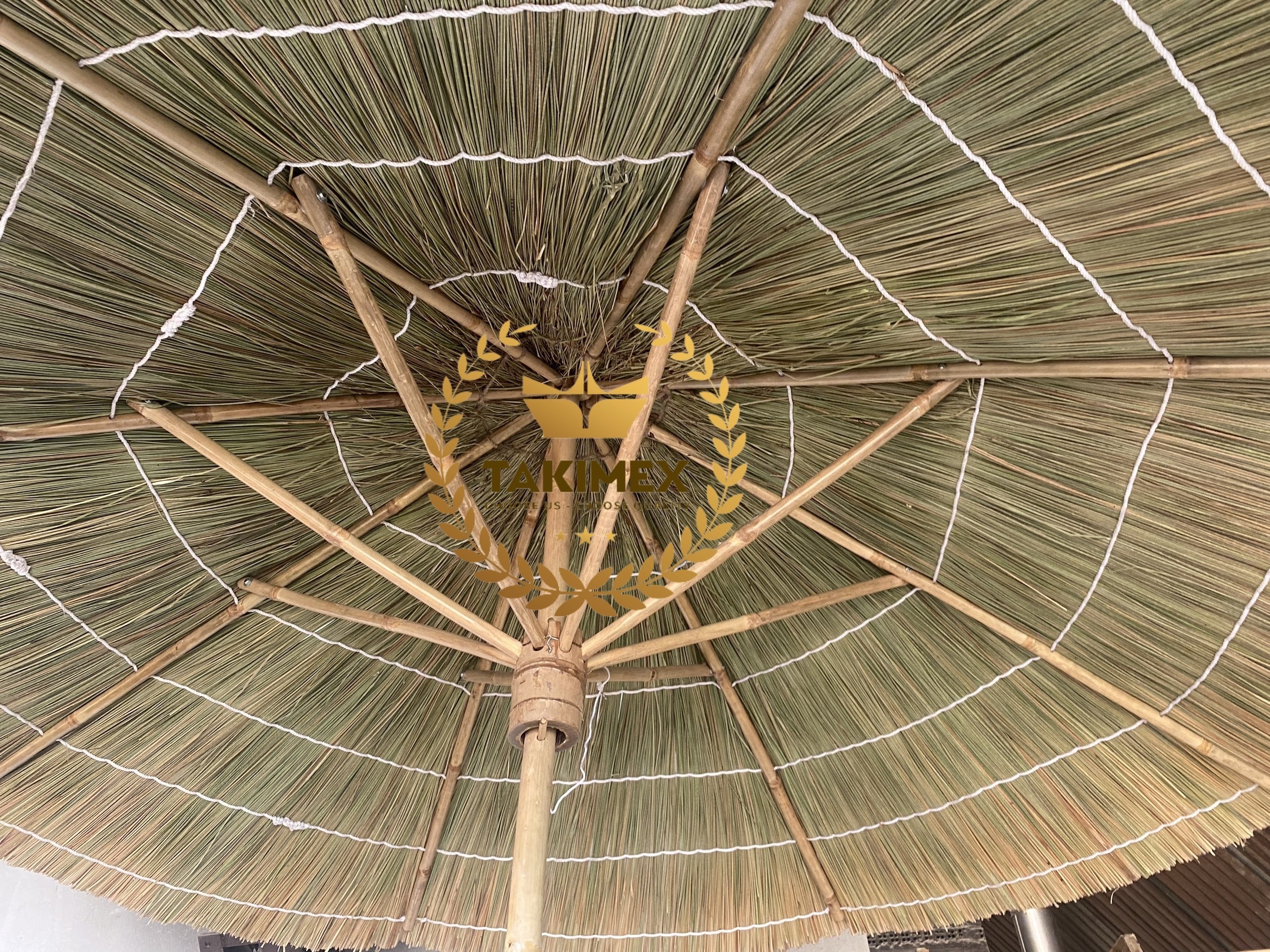 Factory direct bamboo sea grass palm raffia leaves umbrella for canopy sun shade umbrellas beach coffee table garden