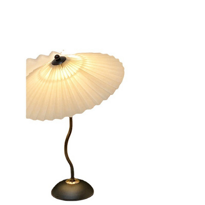 Wholesale Japanese style ins retro pleated table lamp nordic bedside led umbrella reading lamp desk lamp