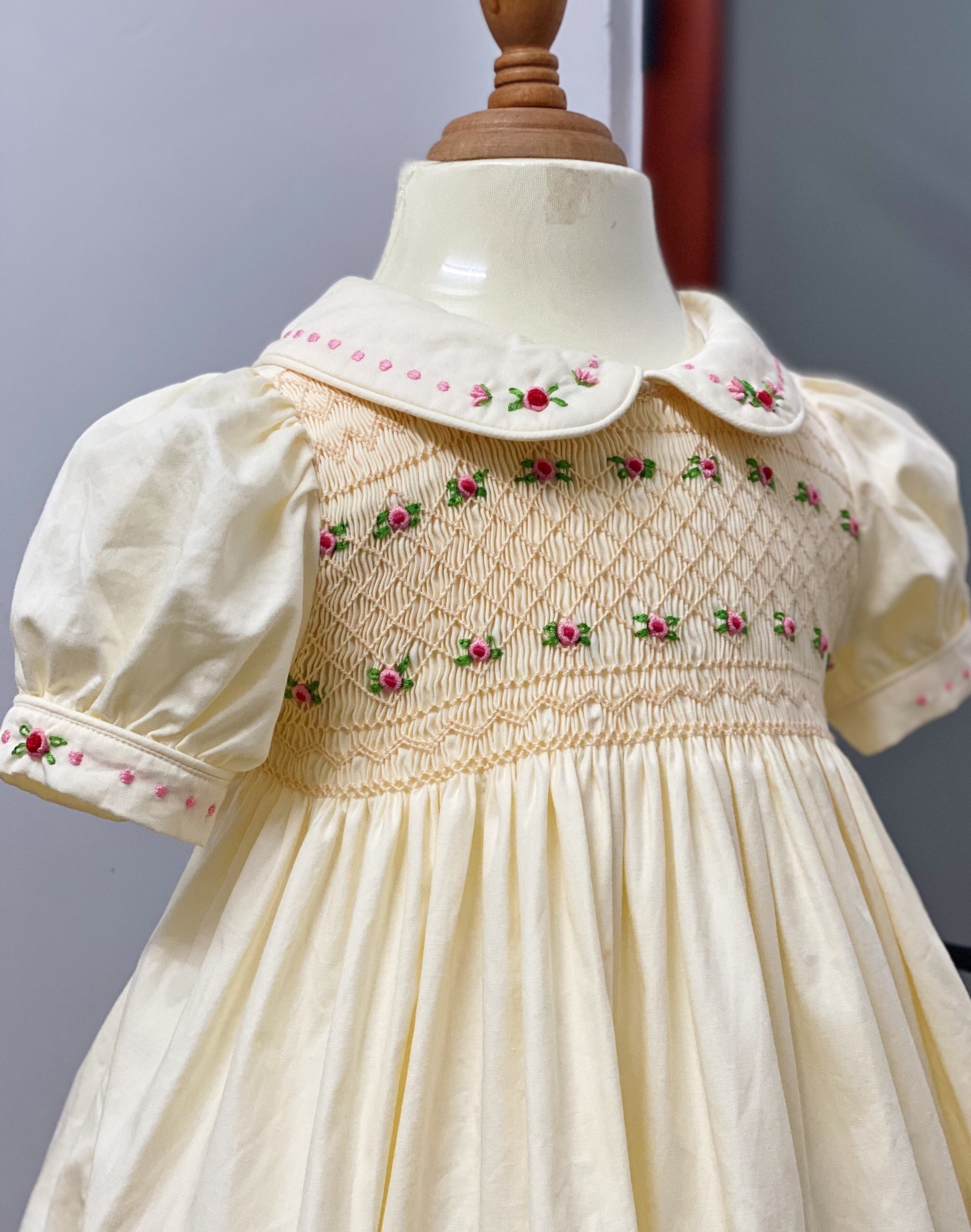 Children's Clothing Cotton Handmade Smocked Dress Lemon cotton silk for Easter holiday Lace Collar Dress