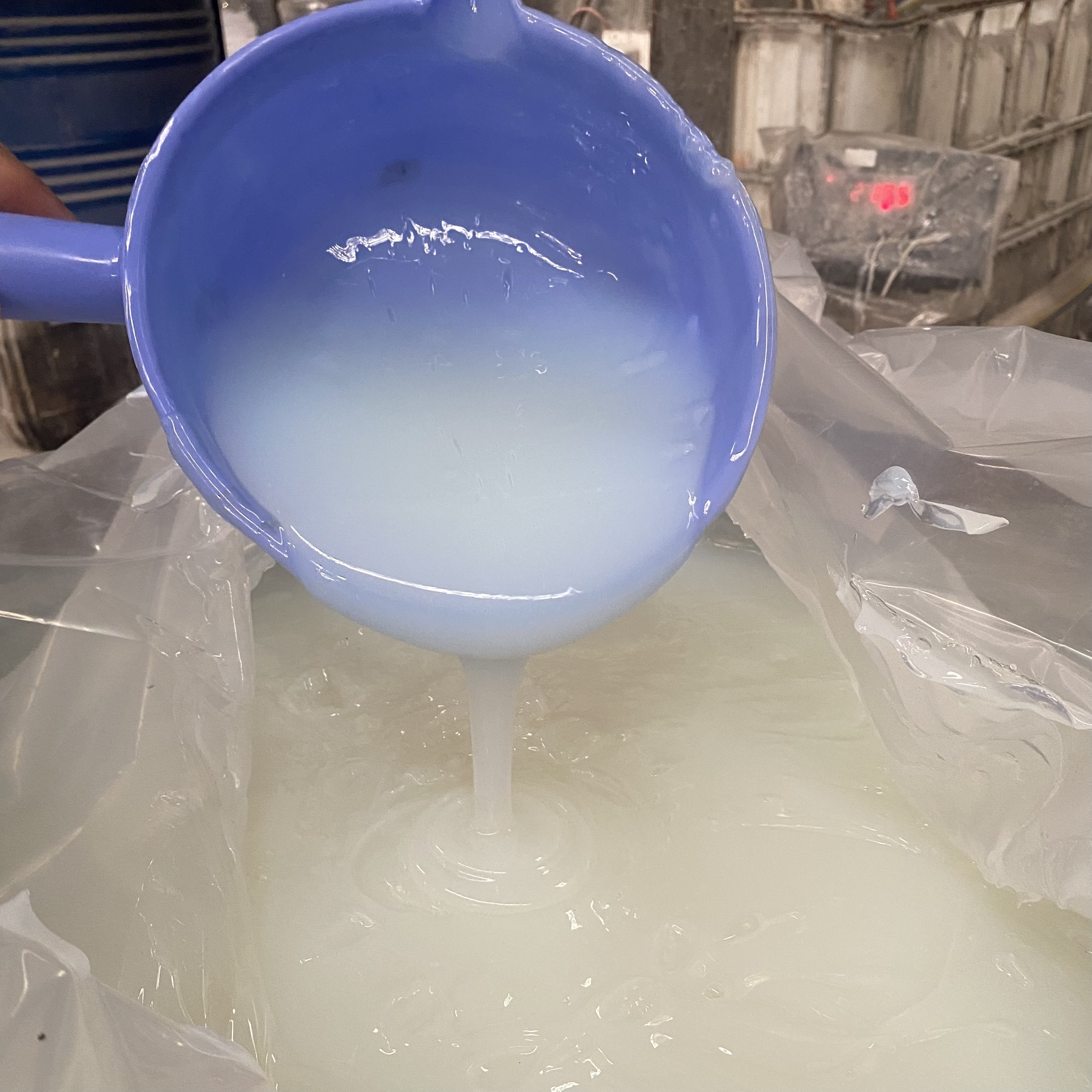 Viet Nam Direct Factory White Liquid Adhesive Latex Glue for Foam