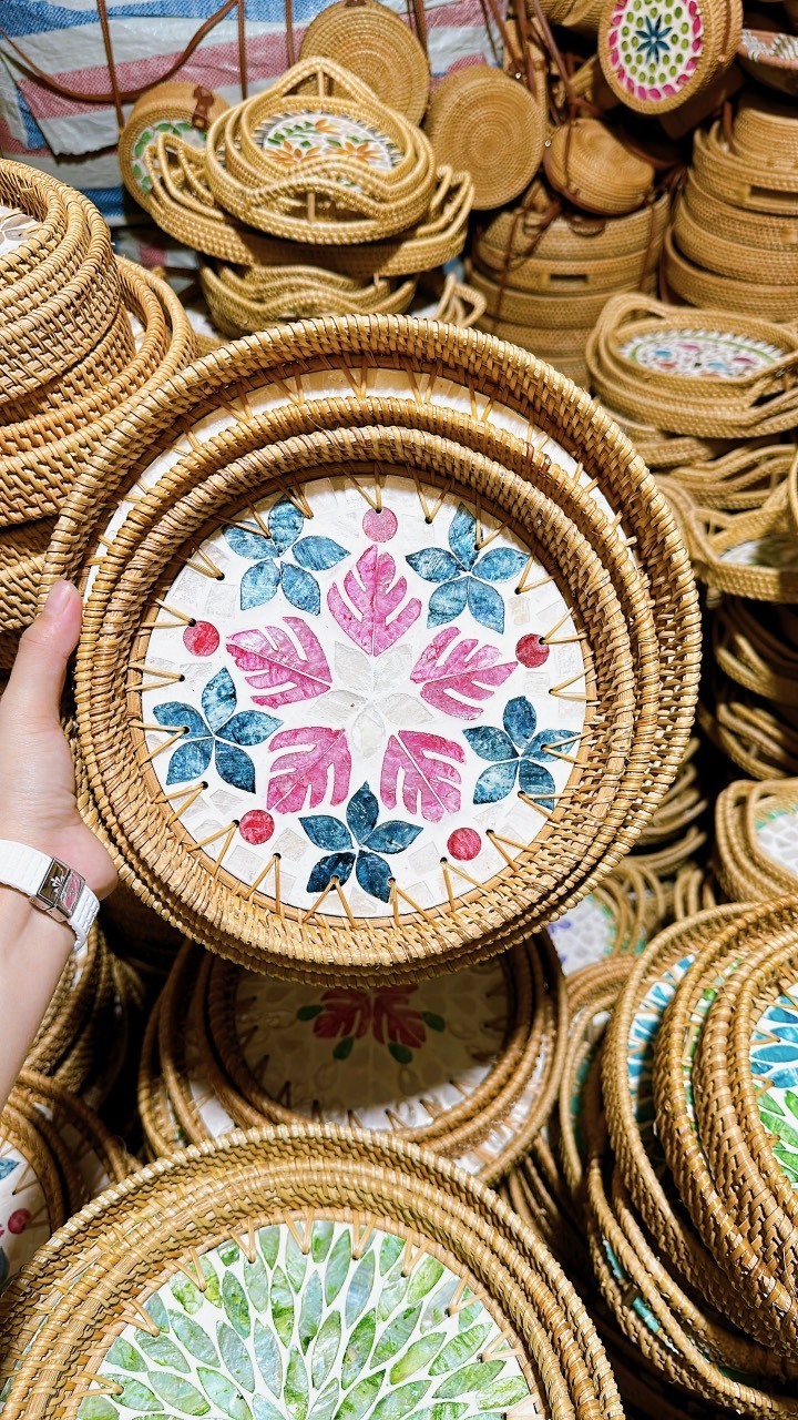 OEM/ODM Eco friendly natural rattan pearl shell trays bone inlay wicker mother of pearls tray Ready To Export