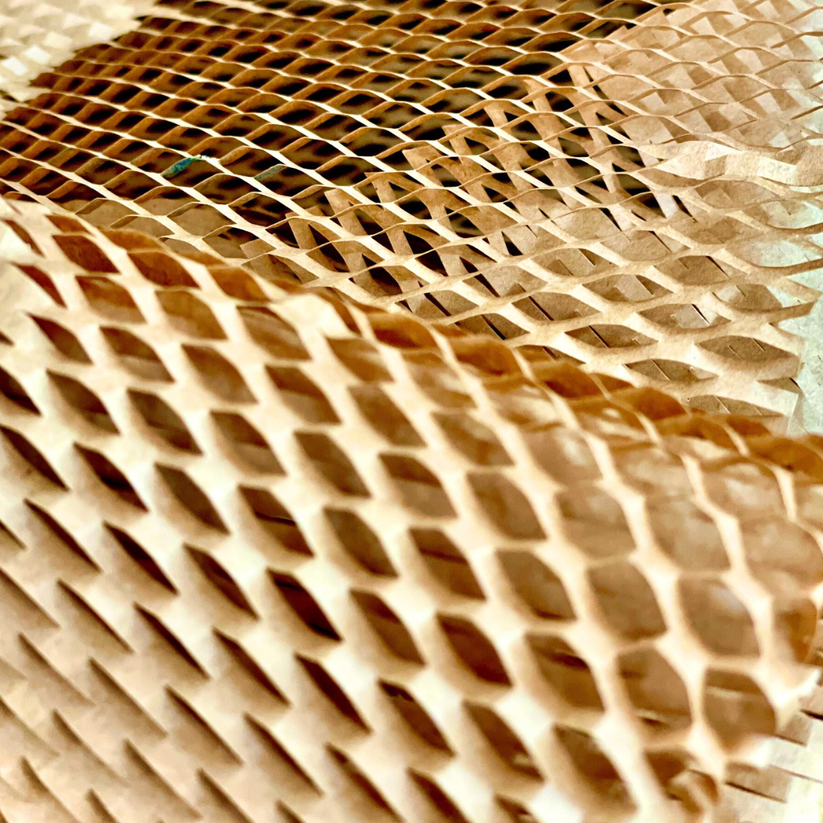 For Gift and Craft Packaging Brown Kraft Gift-Wrapping Paper Roll Recycled Honeycomb Kraft Packing Paper Rolls