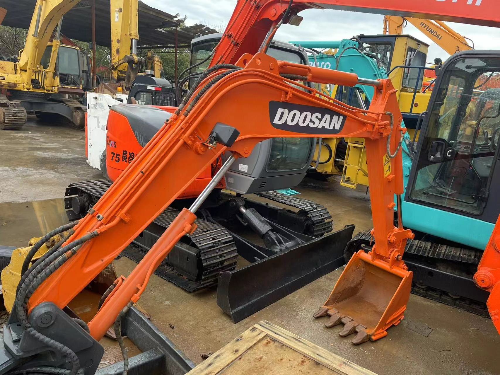 Used Original Doosan DH35 excavator,Doosan mini excavator with dozer blade,Doosan DH35 DH55 DH60 DH70 DH80 DX80 DX75 in stock