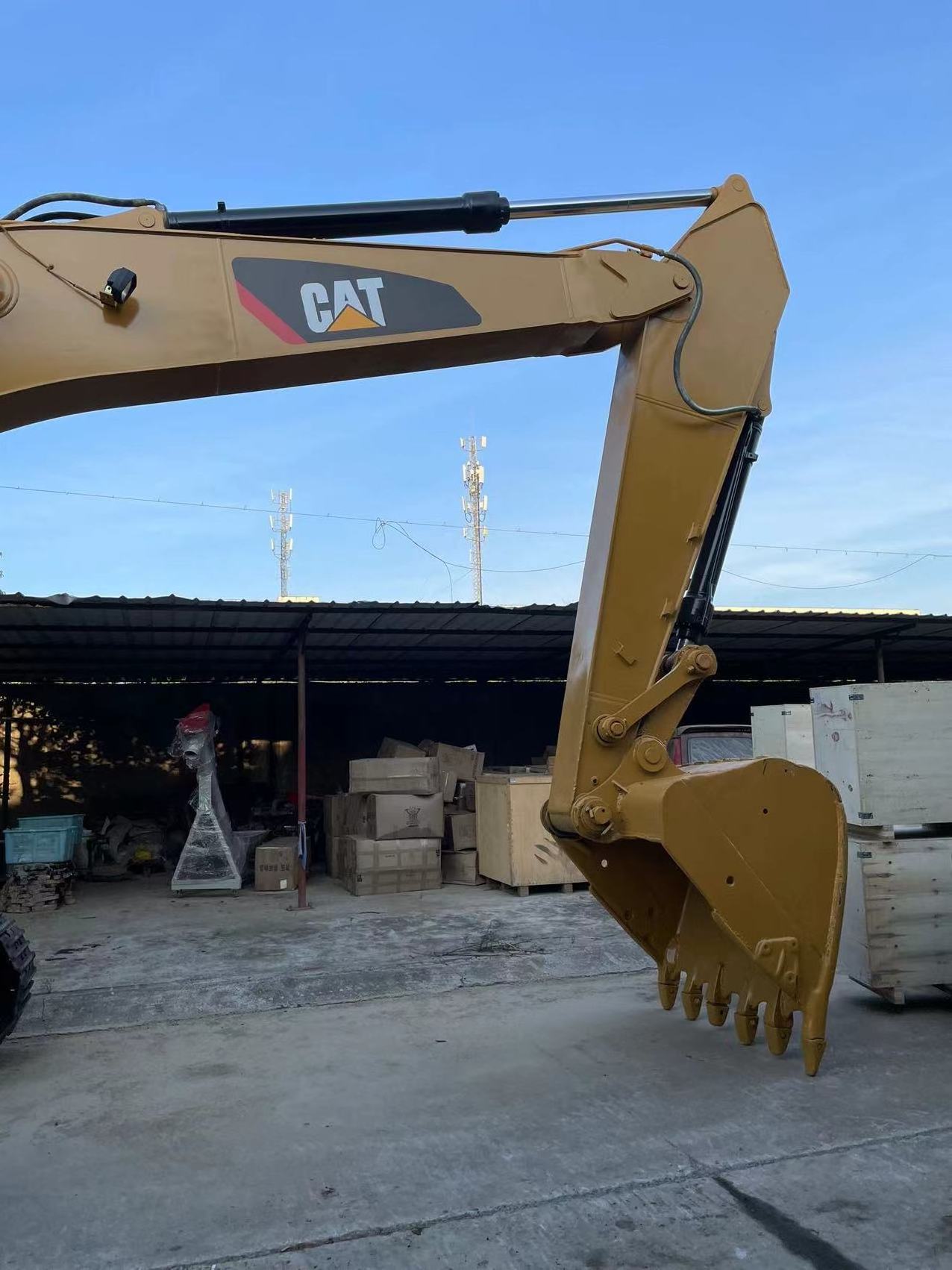 Used CATERPILLAR Crawler Hydraulic Excavator 330D Cross-Country Forklift Truck Used Cheap for Sale in Shanghai China