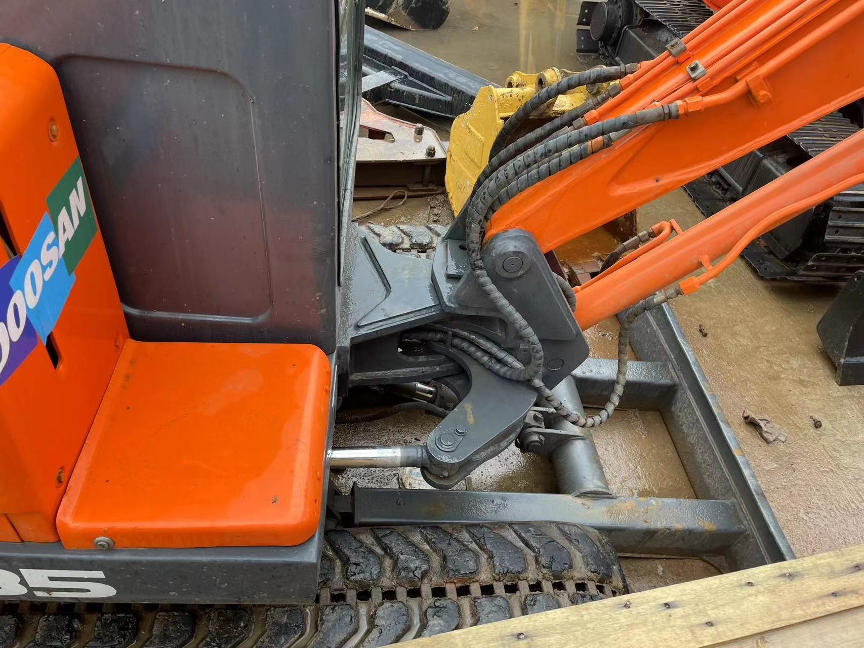 Used Original Doosan DH35 excavator,Doosan mini excavator with dozer blade,Doosan DH35 DH55 DH60 DH70 DH80 DX80 DX75 in stock