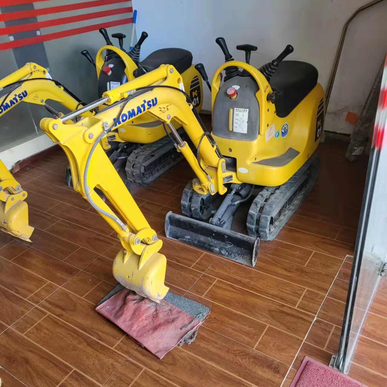 1 ton mini used excavator Komatsu brand pc01 for construction with good condition small excavator