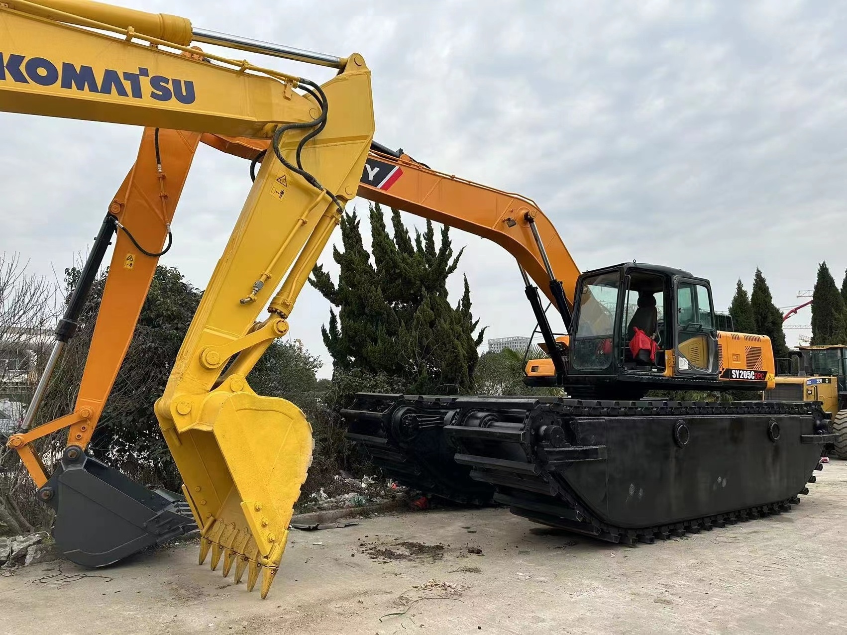 Original Amphibious Excavator SY205C Dredge Boat Excavators For Sale