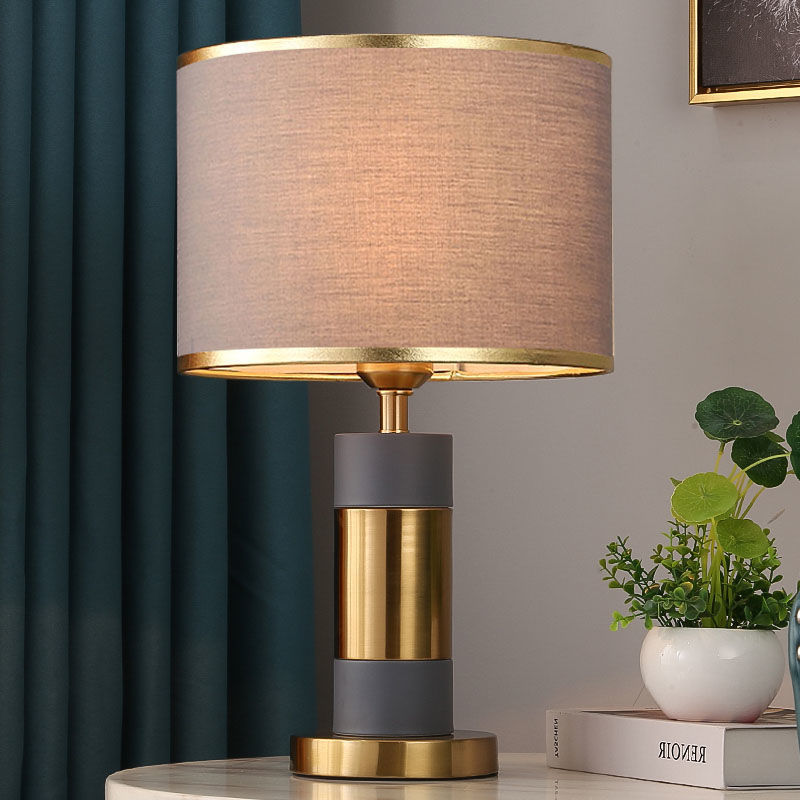 Nordic New Economy Bedside LED Table Lamps Living Room Metal Desk Lamps Eye Protection Bedside Reading Lamp Lights