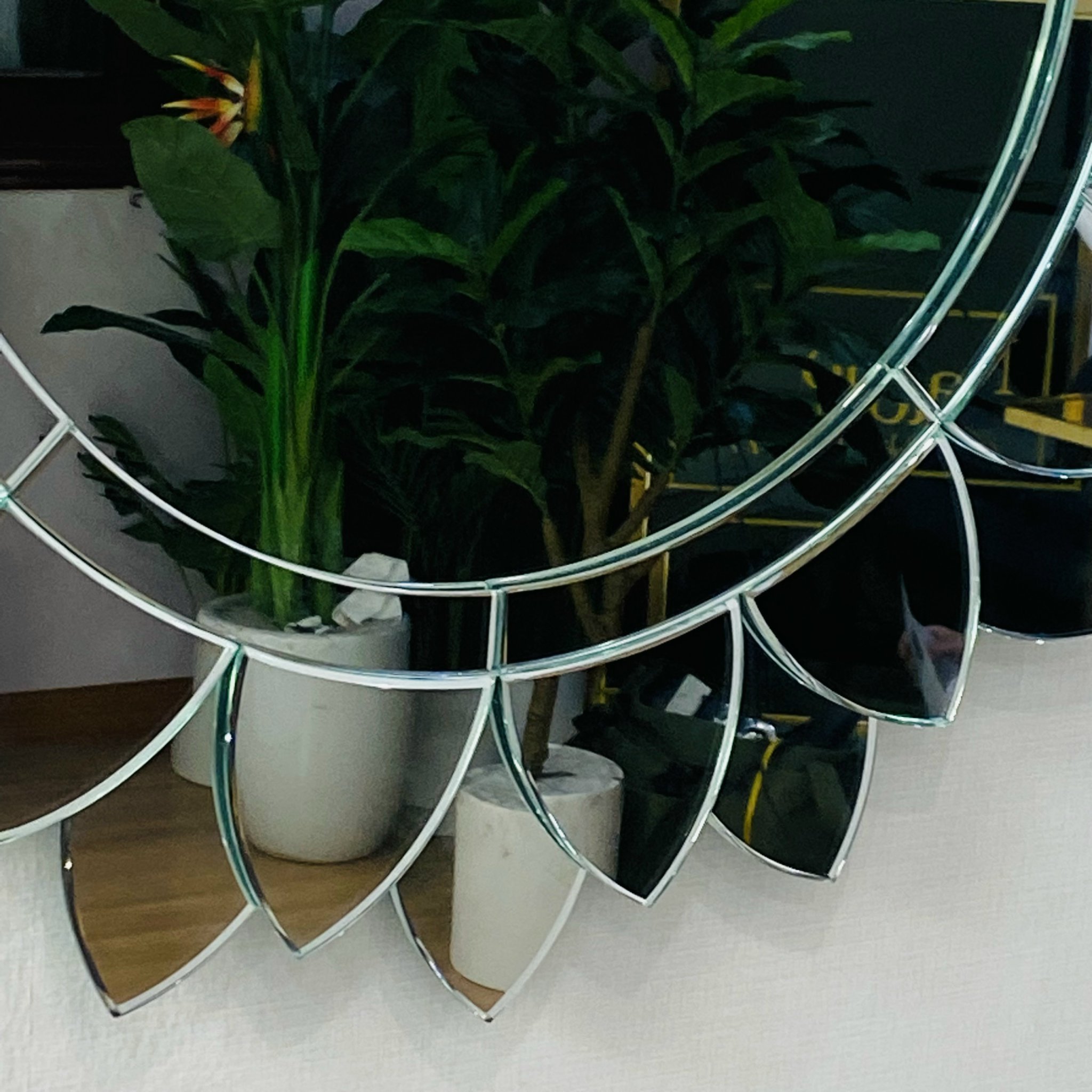 Factory Direct Wholesale Customized Good Quality Sunflower Shape Glass Wall Hanging Mirrors 80*80cm With Best Price