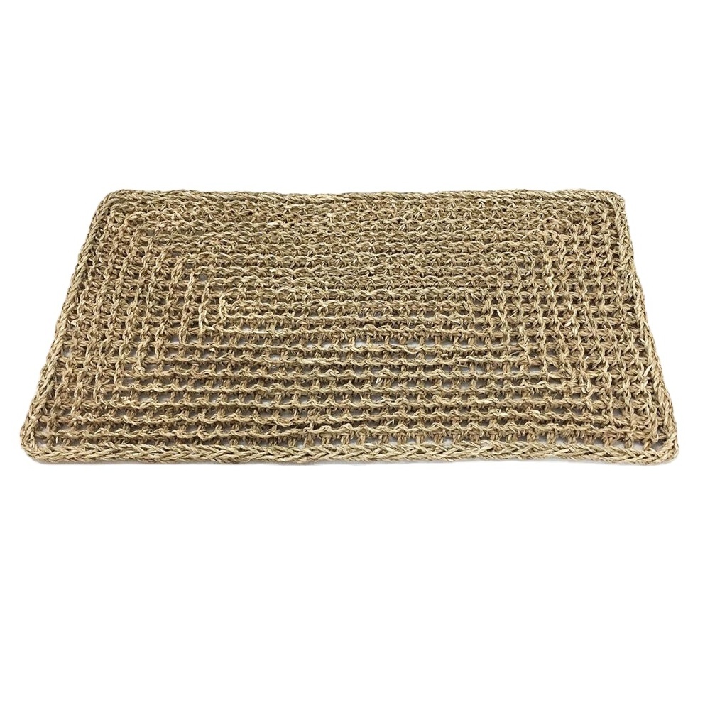 The mat made of sedge used in the living room, bedroom and bathroom has a high quality Vietnamese massage effect