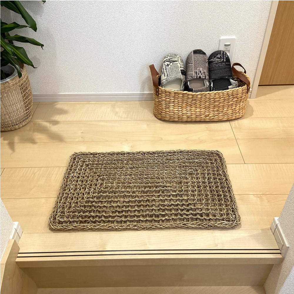 The mat made of sedge used in the living room, bedroom and bathroom has a high quality Vietnamese massage effect