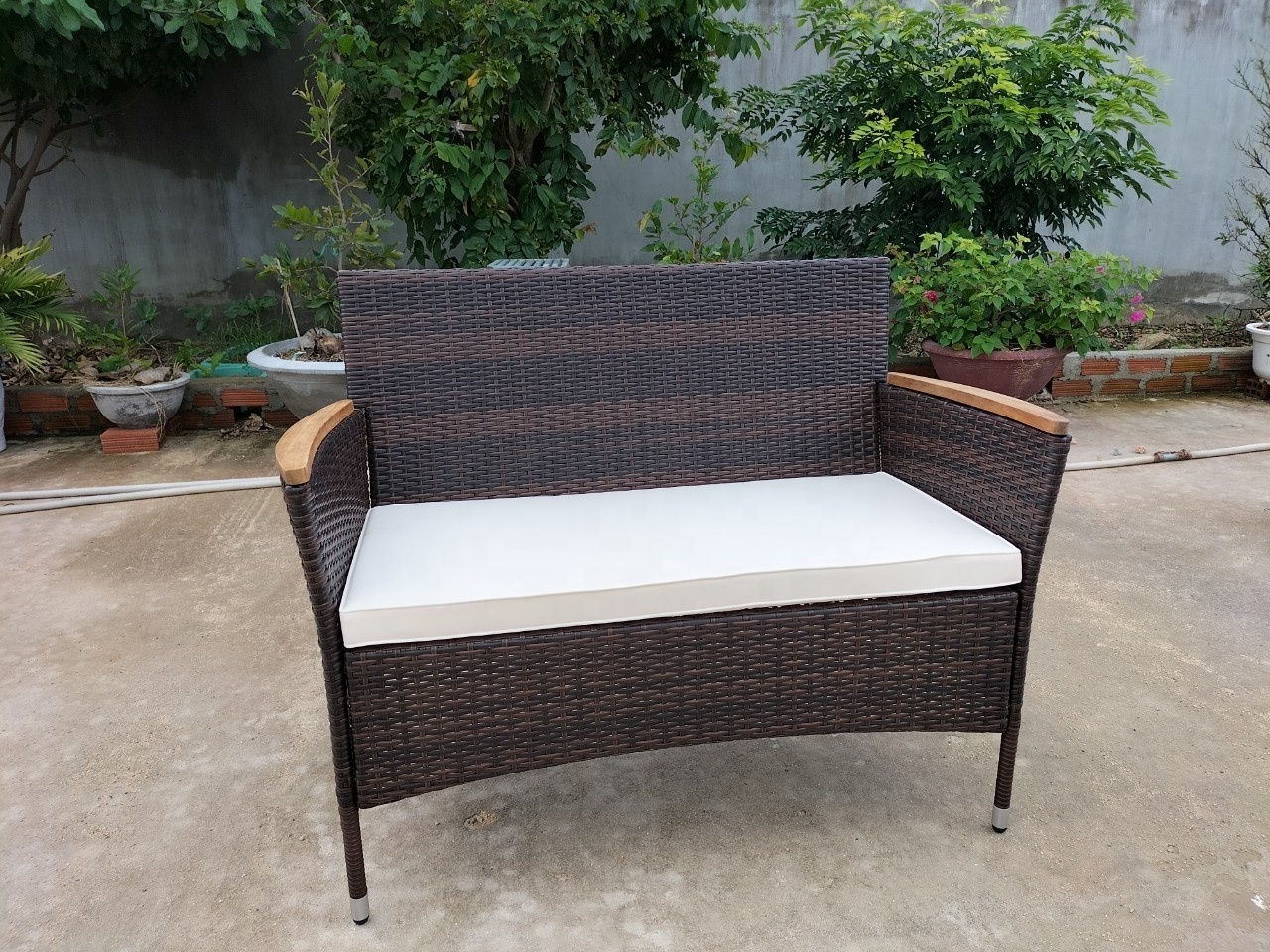 Hot trend sofa set, PE brown rattan, steel powder coating frame, acacia table top, Teak look oil finishing surface.