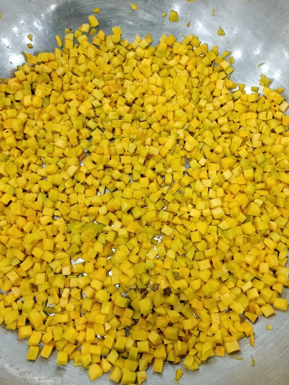 Bulk Buyers' Bliss and Retail Ready Frozen Pumpkin Frozen Pumpkin cubes Viet Nam for wholesaler and buyer