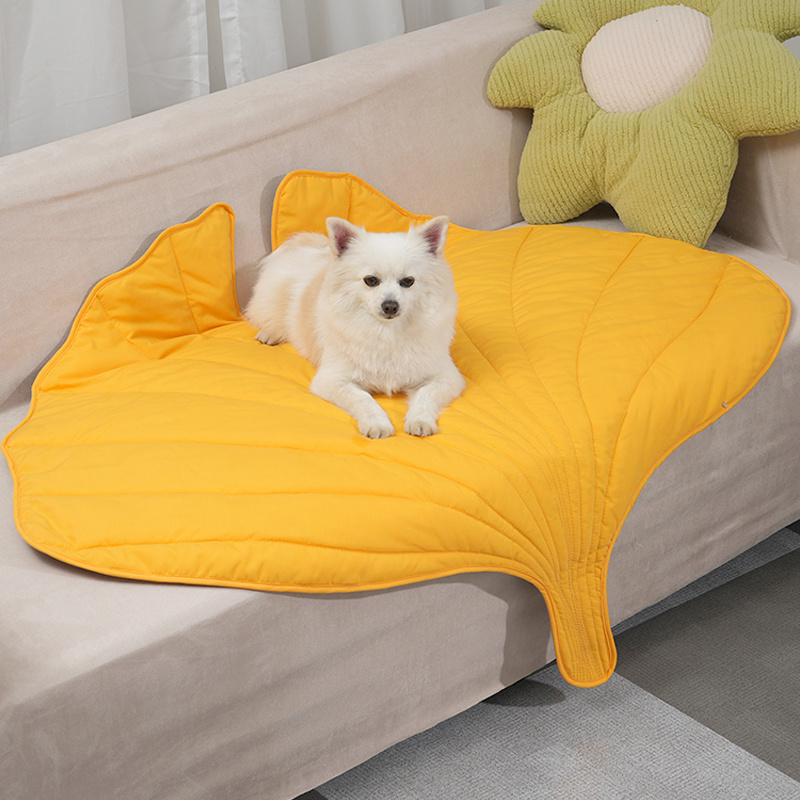 Leaf Shaped Dog Mat Blanket Summer Cooling Dog Bed For Cat Mat Comfort Pet Blanket Pet Carpet OEM Custom LOGO Dog Products