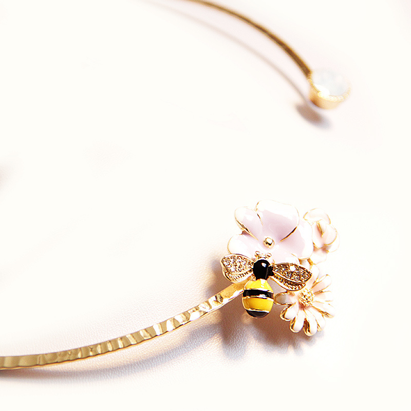 Gold Plated Cute Enamel Flower Honey Bee Opal Stone Charm Pendent Choker Necklace