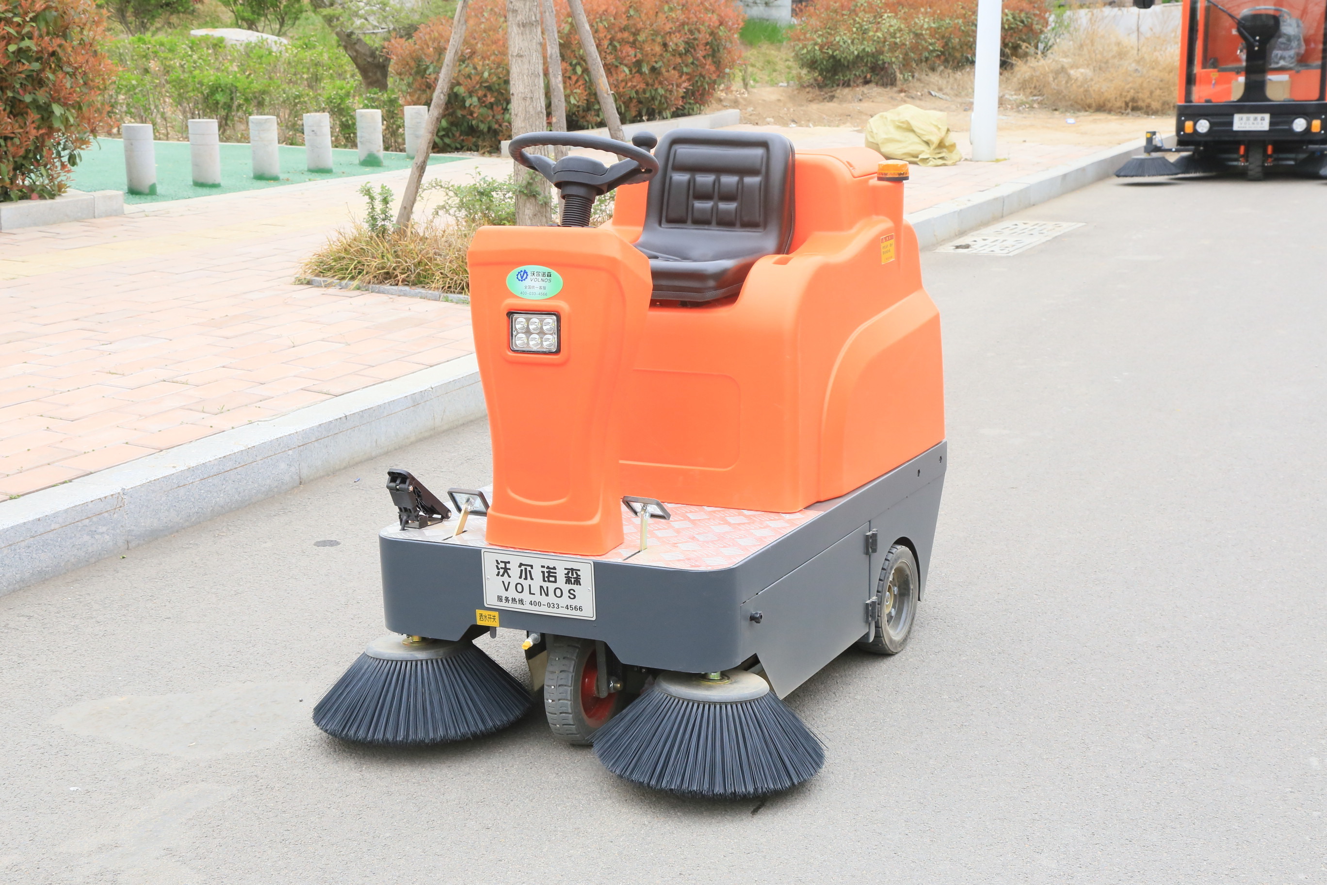 China industrial road sweeper machine street floor sweeper machine Commercial Magnetic ride on Sweeper vol-1260