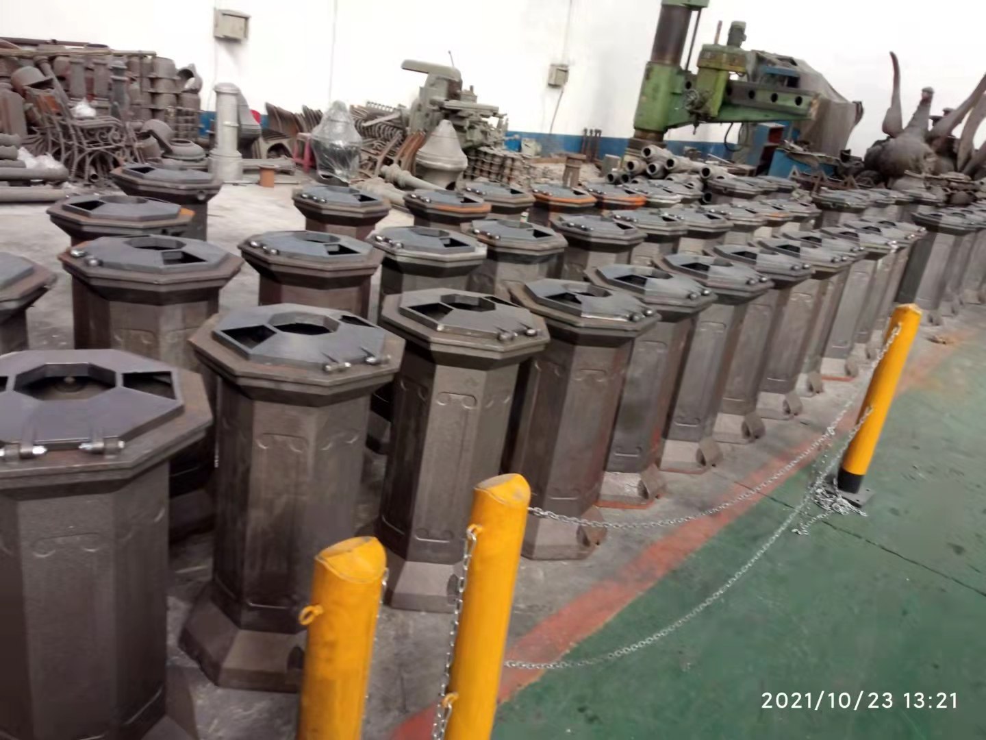 ductile  road lamp pole arm pillar cast iron dustbin garbage bin  with painting electrosatic trashcan ashbin road park dust bin