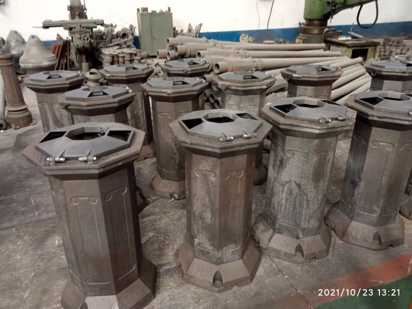 ductile  road lamp pole arm pillar cast iron dustbin garbage bin  with painting electrosatic trashcan ashbin road park dust bin