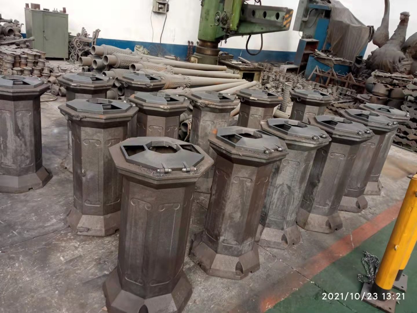 ductile  road lamp pole arm pillar cast iron dustbin garbage bin  with painting electrosatic trashcan ashbin road park dust bin