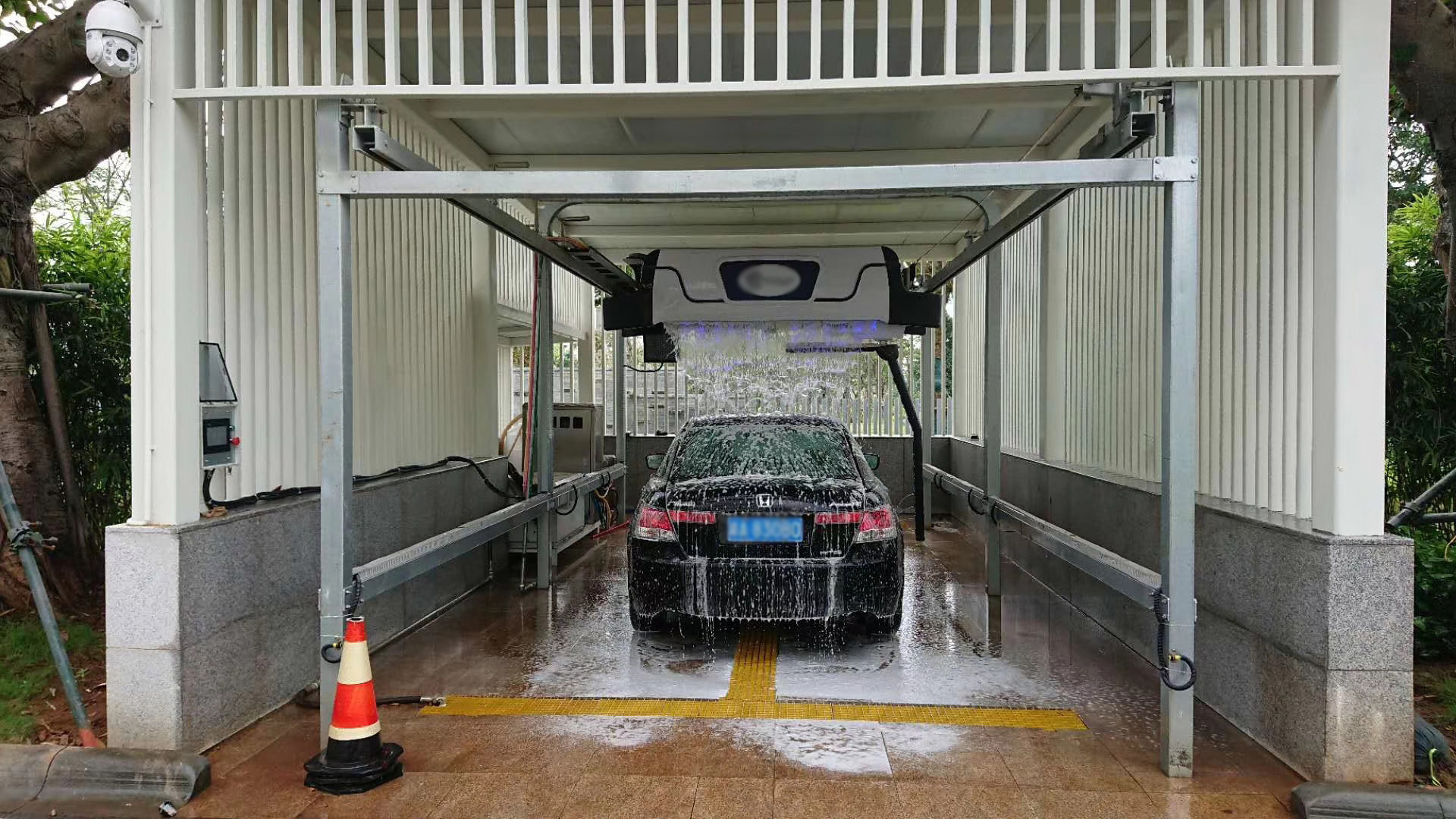 Fully Automated Car Washing Machine with Stainless FrameAutomatic Tunnel Car Wash with Belt Conveyor for Auto Detailing