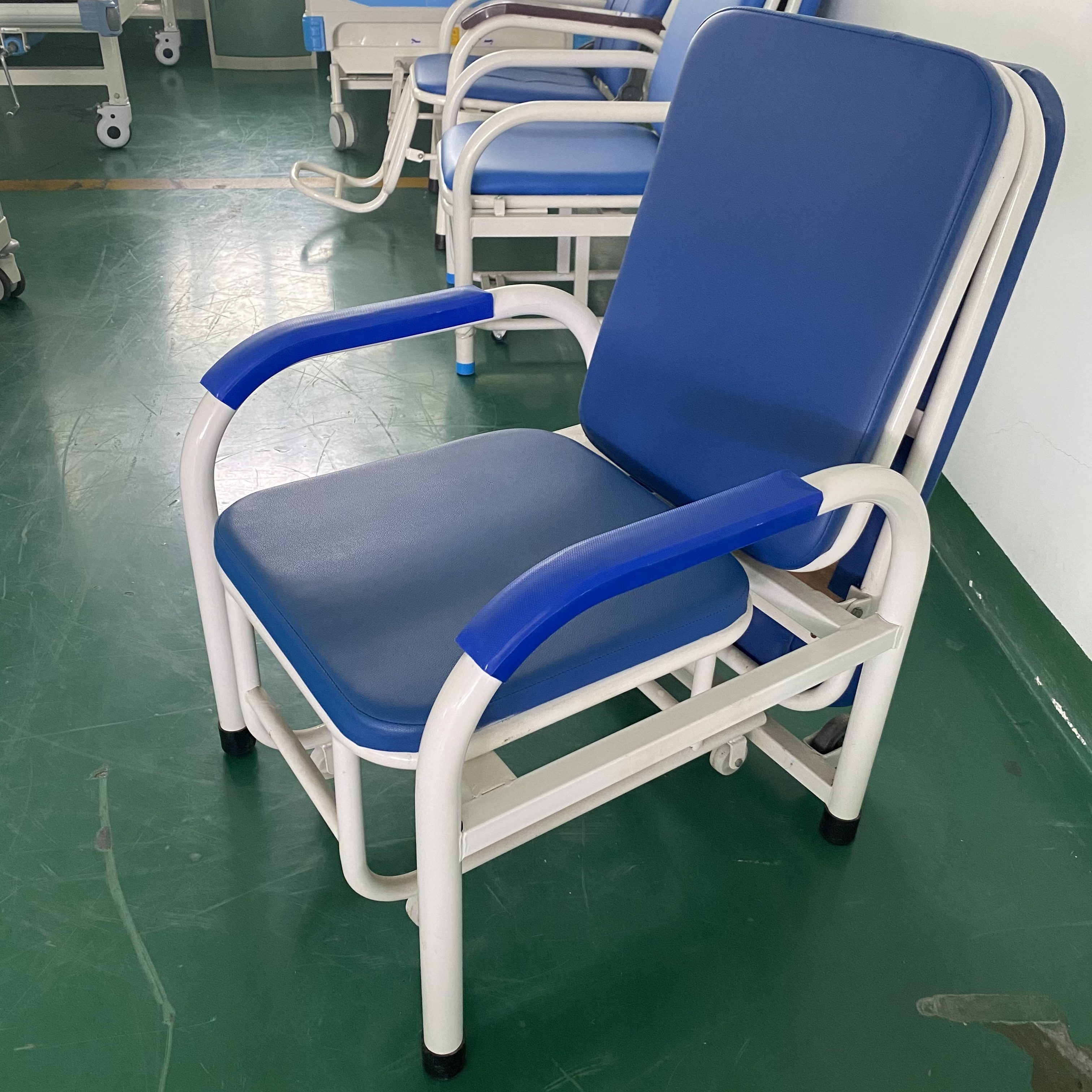 FJ-9 Hospital Patient Chair Hot Sale Hospital Furniture Medical Equipment Convertible Foldable Patient Accompany Widen Bed Chair