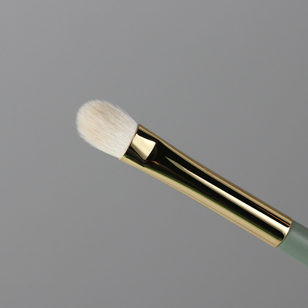 Vonira GHF-117 Premium Quality Medium Fluffy Eye Shader Brush with Gold Copper Green Wood Handle Custom Private Label