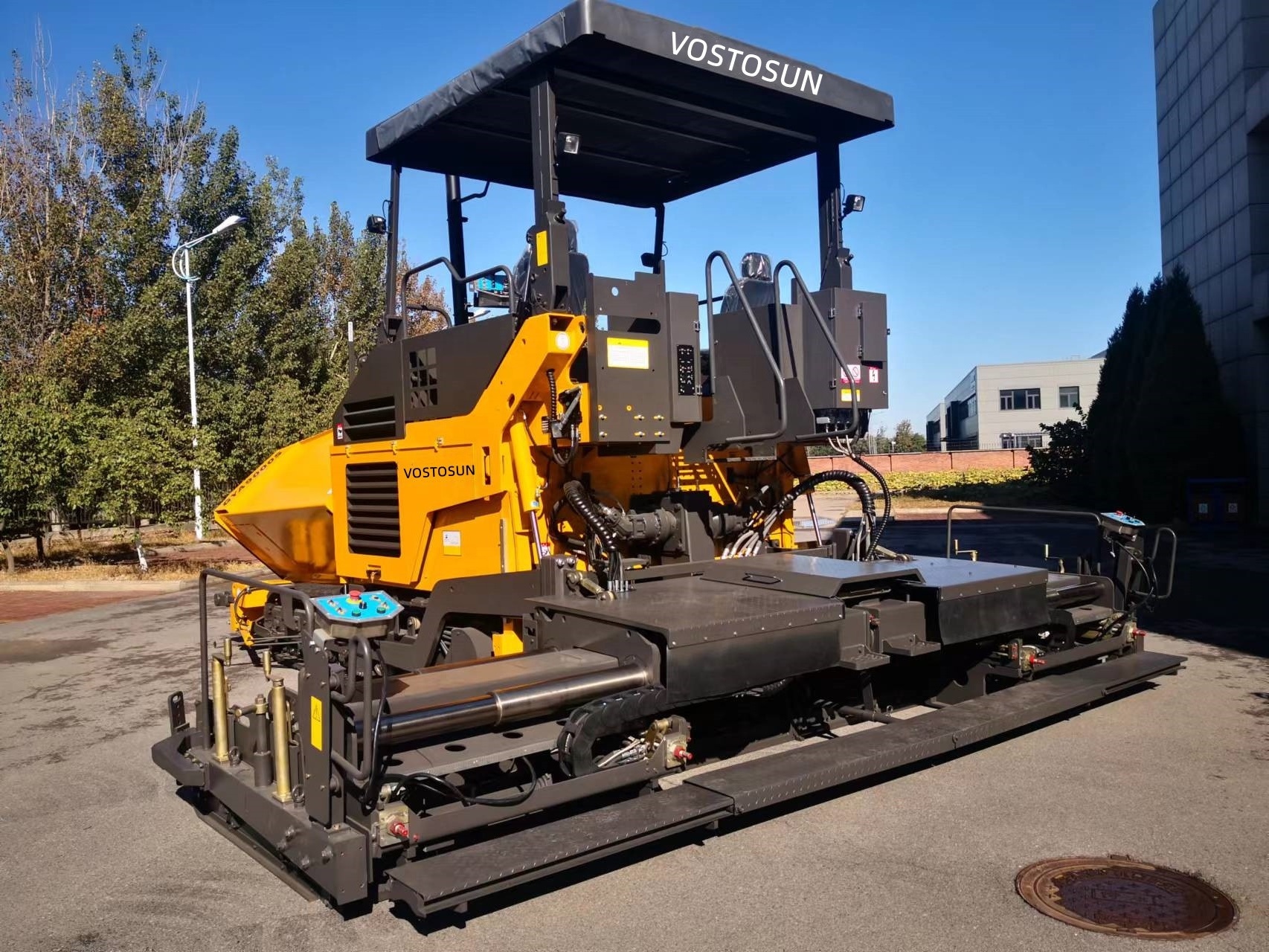 16 Ton Asphalt Paver Finisher Machine 200mm with Low Price