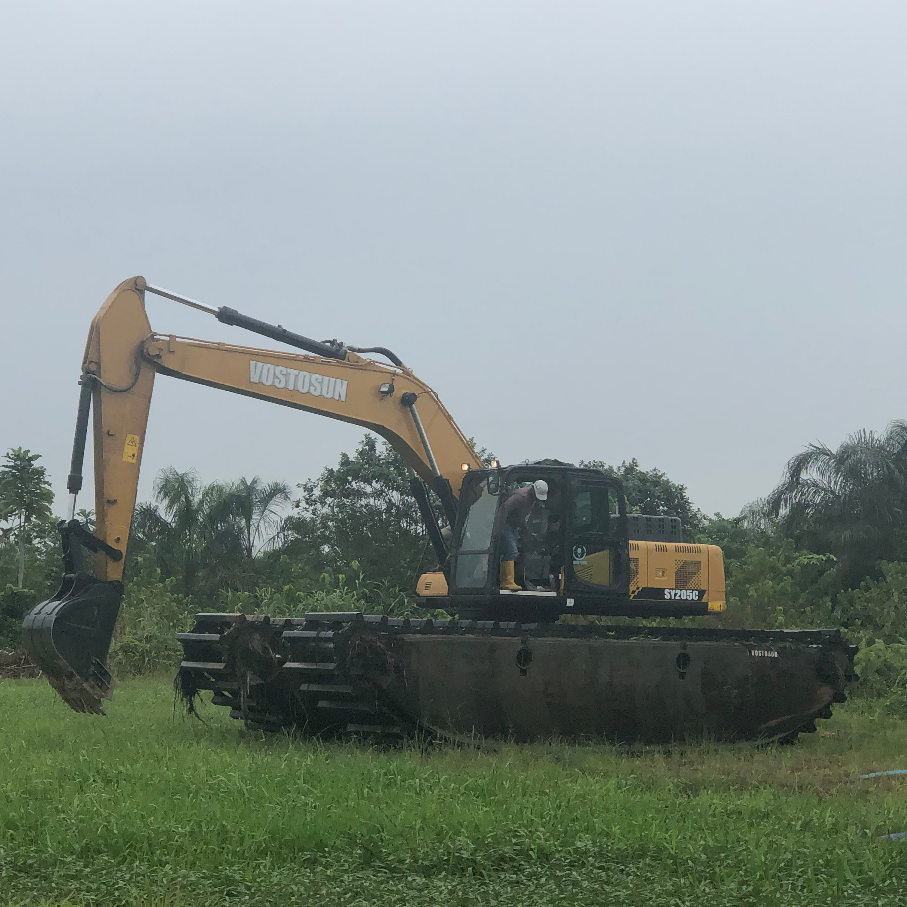 Marsh Buggy Long Reach For Sale Floating Excavator Amphibious Pontoon