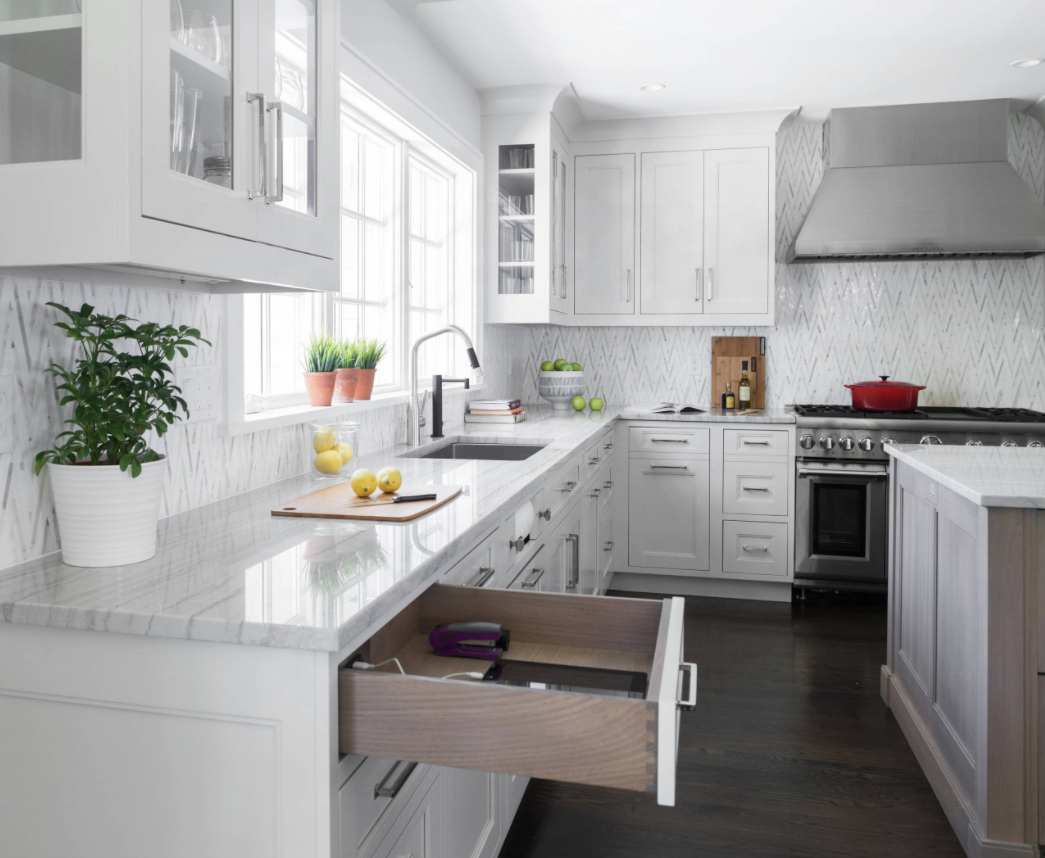 Modern L-Shape Solid Wood Timeless Shaker Custom Kitchen Cabinets White Kitchen Furnitures Pantry