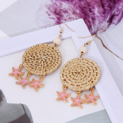 Artilady 2022 Fashionable Boho Straw Woven Drop Earrings Handmade Bamboo Wood Earrings For Women Jewelry Gift