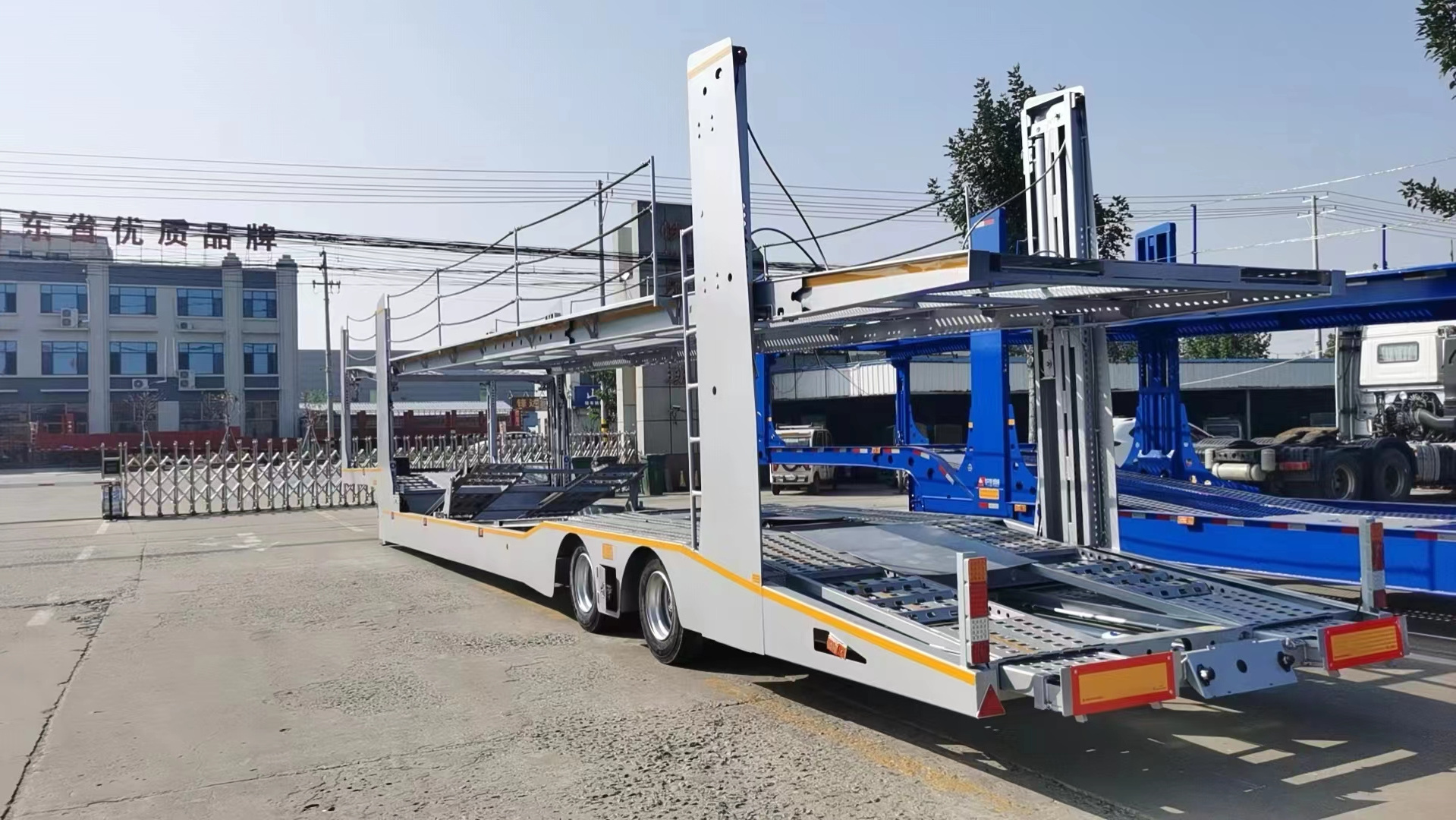 China Standard Semi-Trailer Type Truck Trailer with Good Carrier Air Suspension and Steel Material