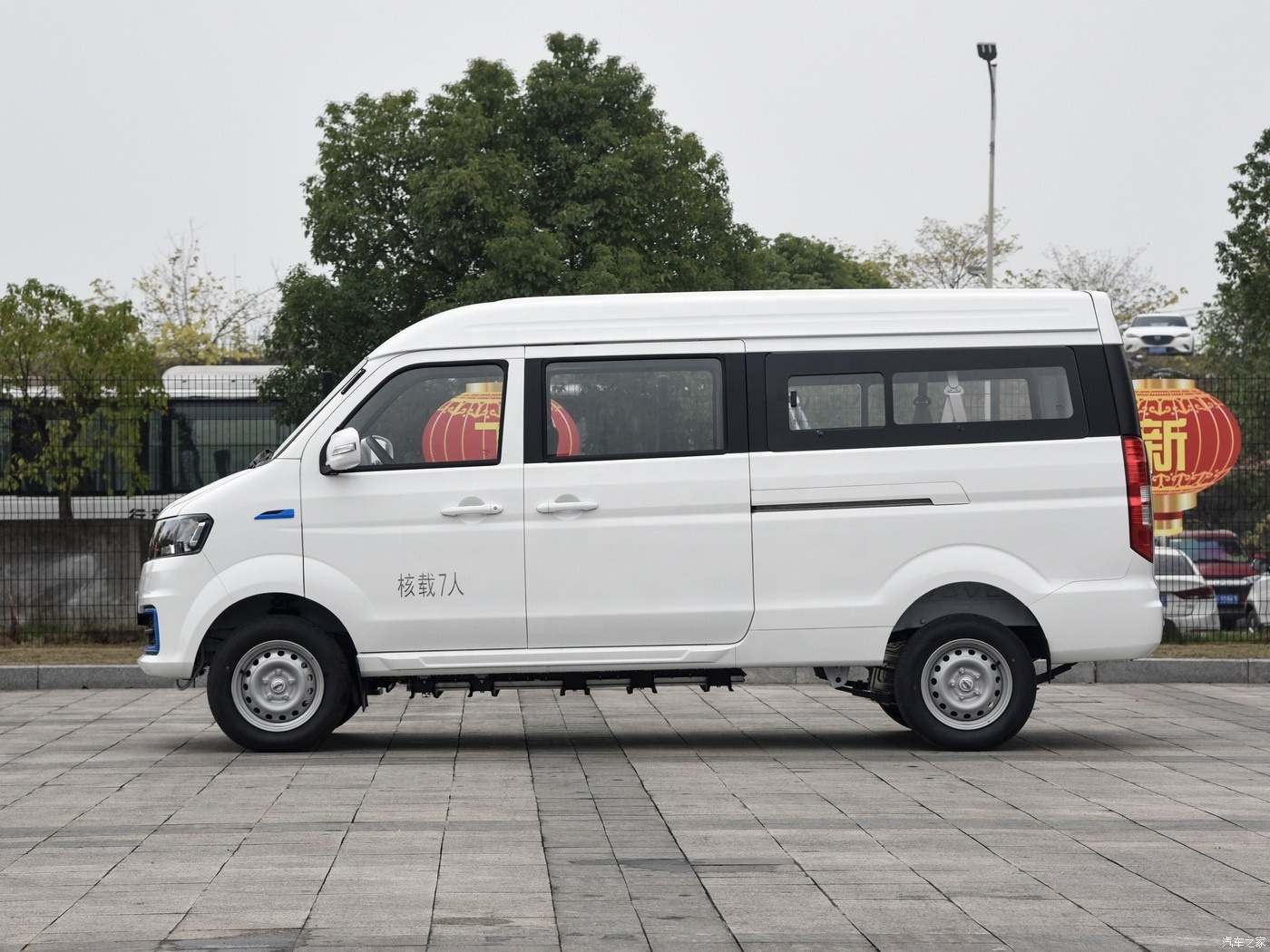 Luxury 7-Seat New Energy Vehicle EV Van  2,8 ,9,11 Seats Optional Right Hand Drive Car