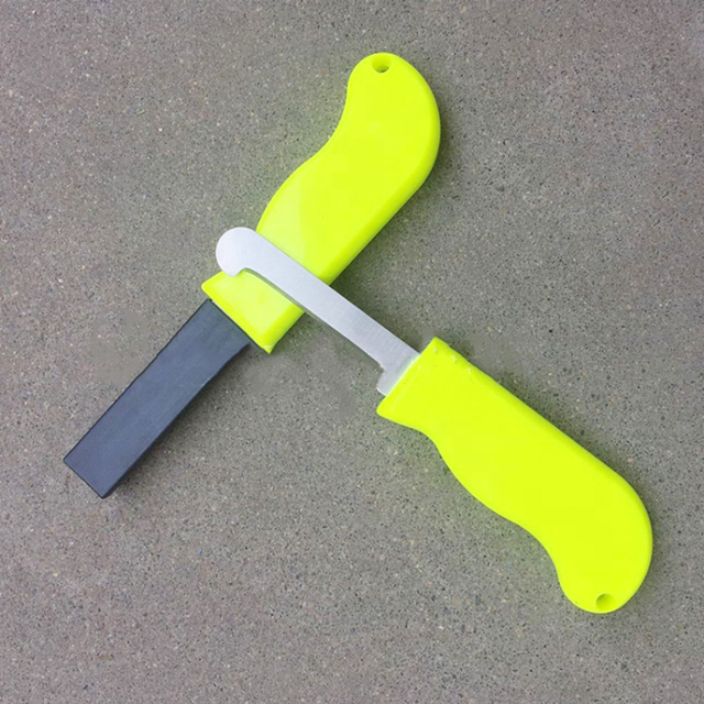 The factory produces underwater foreign object cutting knives, equipped with rubber handles